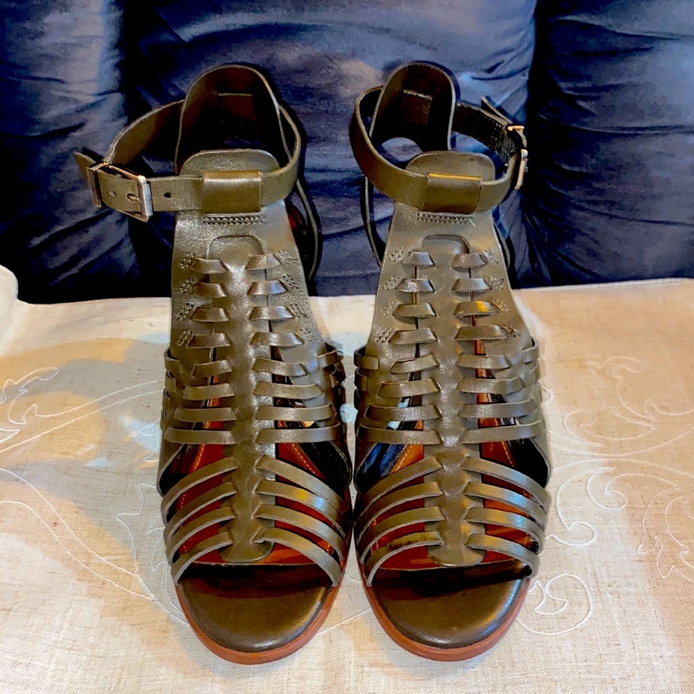 Like New - Gianni Bini 9.5m